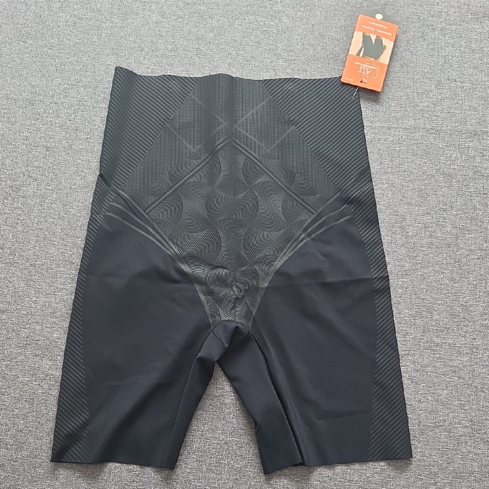 ATTLADY Black High-Waist Sculpting Seemless Slimming Shorts